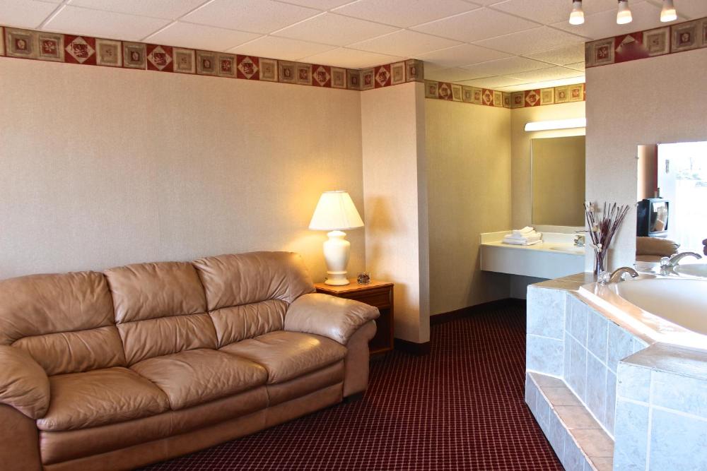 Suite with Whirlpool interior